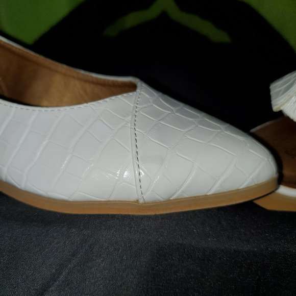 Royal Monk White Reptile Leatherette Pointed Toe Slingback Cove Flats - Size 39 - Picture 8 of 10